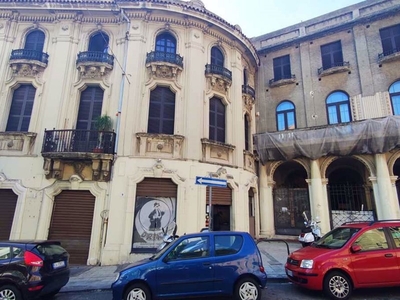 Negozio in Affitto a Messina, 700€, 60 m²