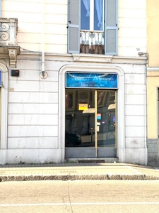 negozio in affitto a Novara