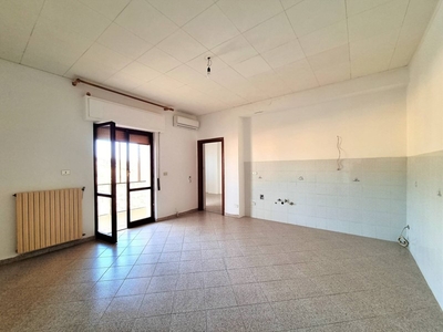 Quadrilocale in Vendita a Catanzaro, zona Fortuna, 72'000€, 87 m²