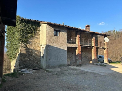 stabile intero in vendita a Castelnuovo di Garfagnana