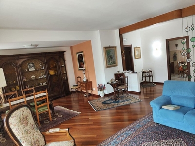 Quadrilocale in Vendita a L'Aquila, 180'000€, 140 m²