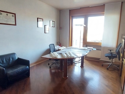 Ufficio in Affitto a Treviso, 750€, 75 m², arredato