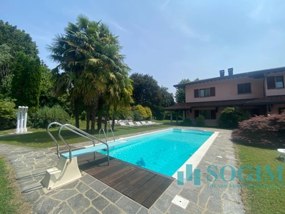 Villa con terrazzo a Cant?