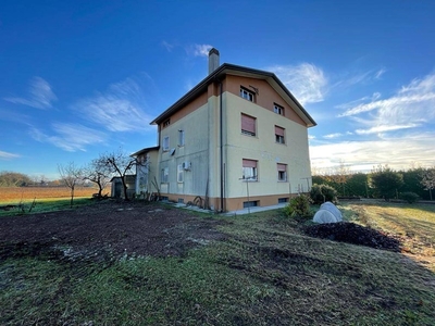 Villa in Vendita a Pordenone, zona Periferia, 190'000€, 295 m²