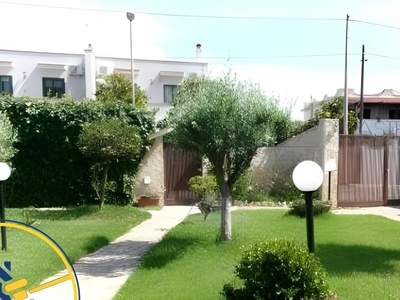 Villa in Via Dei Girasoli 151, Taranto, 10 locali, 3 bagni, garage