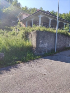 villa indipendente in vendita a Carrara
