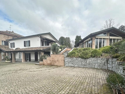 villa indipendente in vendita a Casteggio