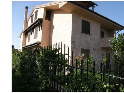 Villa in vendita a Guidonia Montecelio, Frazione Colle Verde