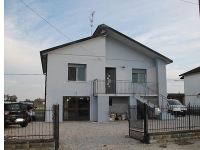 Villa in vendita a Ferrara, Zona Quartesana, Via Ponte Rigo 133