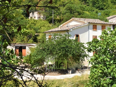 Casa indipendente con box doppio, Serrapetrona collina