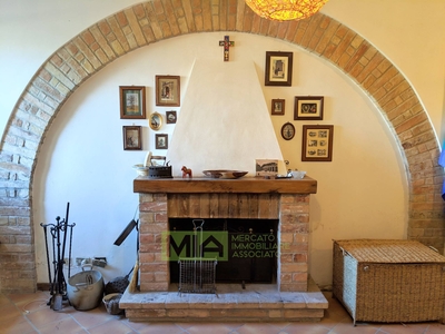 Casa indipendente in vendita, Monte San Martino campagna