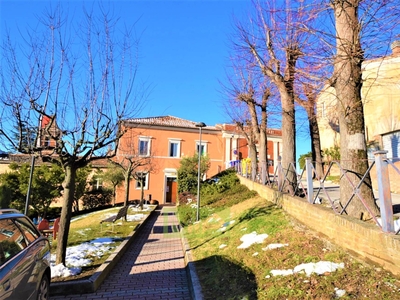 Villa con terrazzo a Sant'Angelo in Pontano