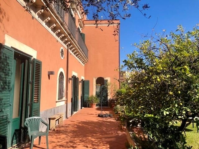 Villa in Via Caronda in zona Borgo a Catania