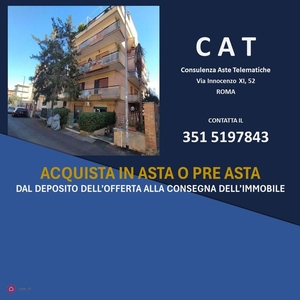 Appartamento in Vendita in Via Emilio Treves a Roma