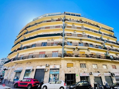 Appartamento in Vendita in Via Giacinto Gigante 174 a Napoli