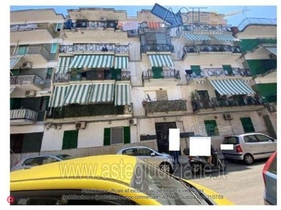 Appartamento in Vendita in Via Villa Bisignano 52 a Napoli