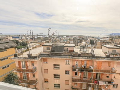 Appartamento - Più di 5 locali a Sestri Ponente, Genova