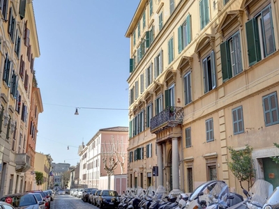 Attività/Licenza commerciale in Vendita in Via di San Giovanni in Laterano a Roma