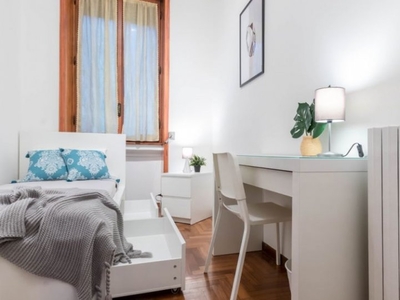 Camera in affitto in appartamento con 4 camere da letto a Guastalla