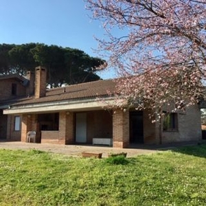 Casa Bi/Trifamiliare in Vendita in Largo Olgiata 15 a Roma