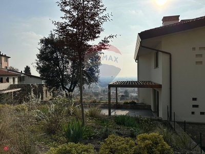 Casa Bi/Trifamiliare in Vendita in Via delle Tre Armi 21 a Bergamo