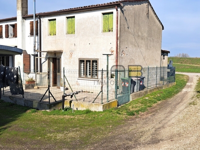 Casa indipendente con giardino in via norbiato antonio 118, Padova