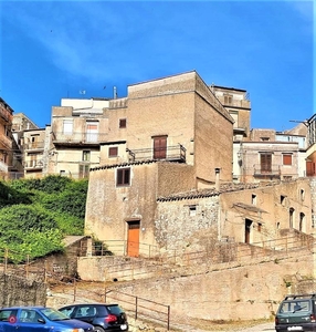Casa indipendente in Vendita in Via Messina 21 a Palazzo Adriano
