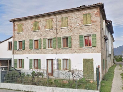 Casa indipendente in Via San Urbano, Cornuda, 8 locali, garage, 231 m²