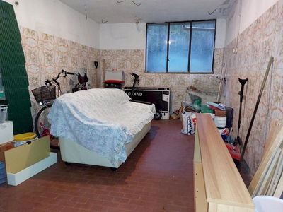 Garage in vendita a Imola