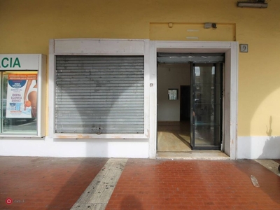 Negozio/Locale commerciale in Vendita in Piazza Alfonso Capecelatro 9 a Roma