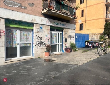 Negozio/Locale commerciale in Vendita in Via delle Palme a Roma