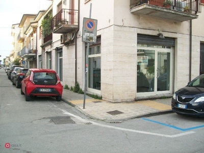 Negozio/Locale commerciale in Vendita in Via Marco Polo 34 a Viareggio