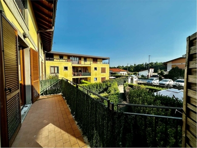 Quadrilocale in Via Pietro Mascagni, Vergiate, 1 bagno, garage, 91 m²