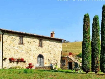 Rustico con giardino a Castiglione d'Orcia