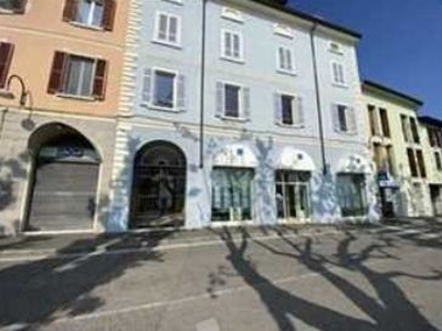 Stabile / Palazzo in Vendita in Lungolago Cesare Battisti 59 a Desenzano del Garda