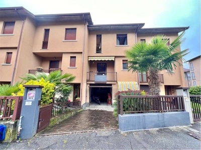 Villa a schiera via Achille Grandi, 21, Centro, Darfo Boario Terme