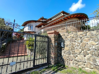 Villa Bifamiliare con giardino, Massa romagnano