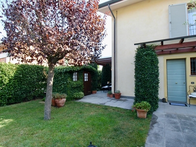 Villa con giardino, Calcinaia oltrarno