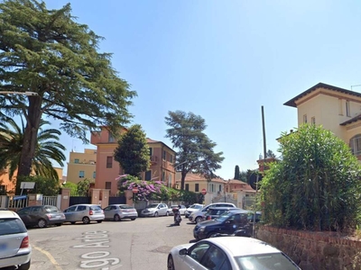 Villa con giardino in largo arbe, Roma