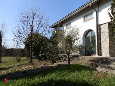 Villa in Vendita in Strada Langhirano 300 a Parma