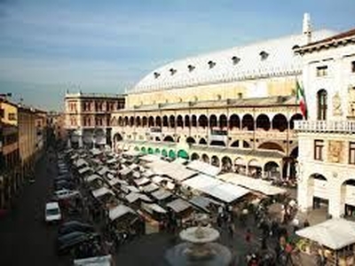 Appartamento in Affitto in Piazza delle Erbe a Padova