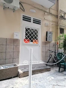 Appartamento in Affitto in Vicoletto San Guido a Napoli