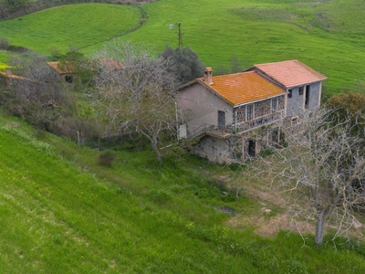 Casa in vendita in Montebello, Italia