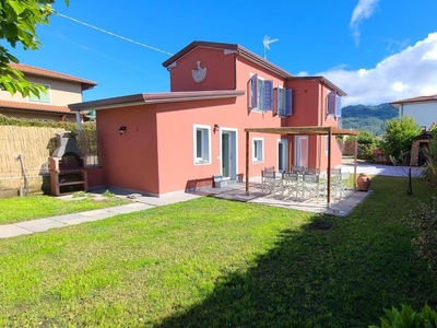 Casa indipendente arredata in affitto, Pietrasanta baccatoio