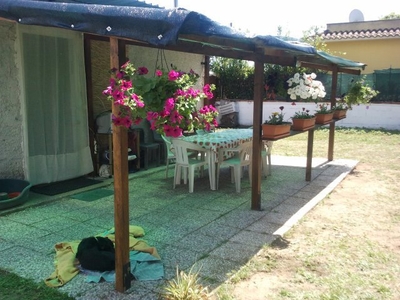 Casa indipendente con giardino a Terracina