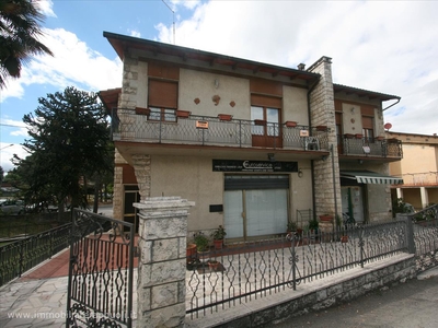 Casa indipendente in vendita a Sinalunga