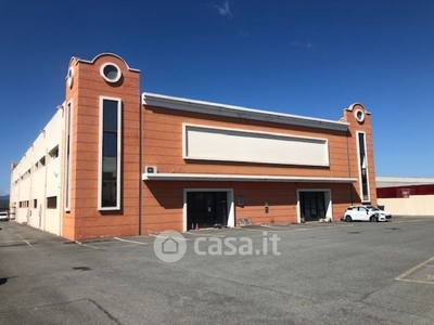 Negozio/Locale commerciale in Vendita in Viale Elmas a Cagliari