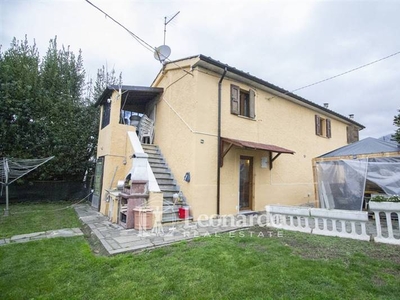 Rustico casale in Via Spirito Santo in zona Traversagna a Pietrasanta