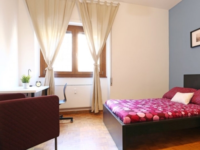 Stanza in affitto in appartamento con 7 camere da letto a Roma