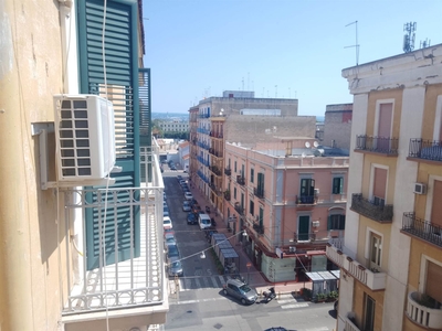 Trilocale in ottime condizioni in zona Trecarrare,battisti a Taranto